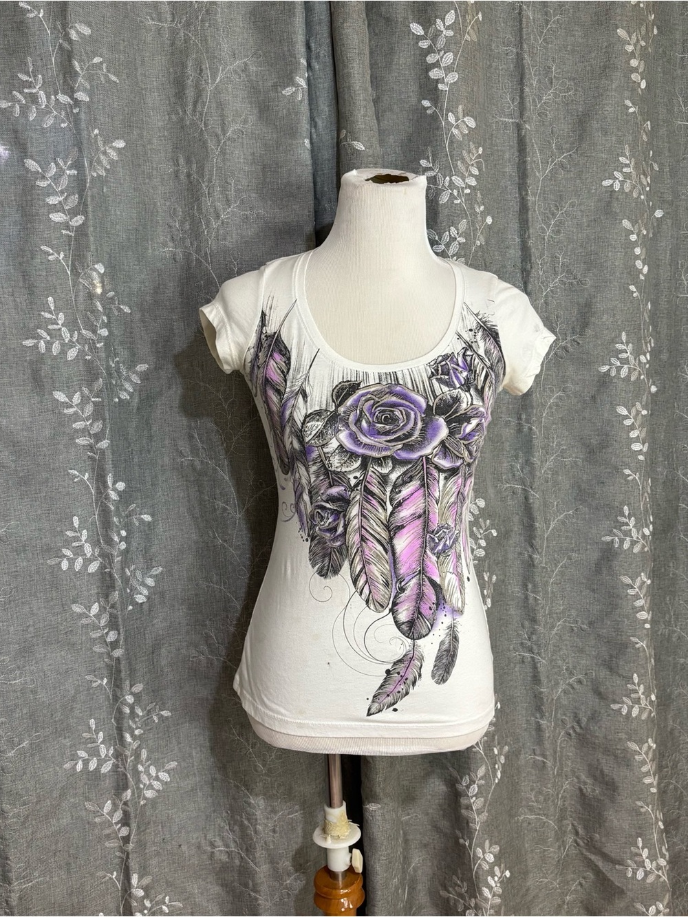 Y2K Ransom White Scoop Neck Tee with Purple Rose & Feather Design